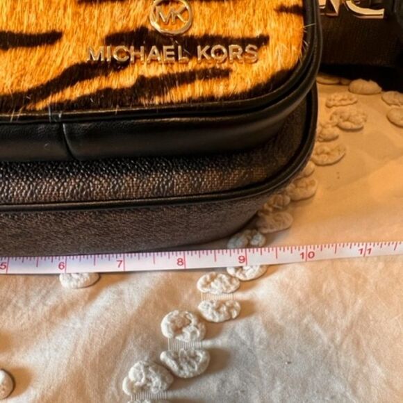 Stylish Women's Bag with Animal Print and Studded Design - Picture 8 of 11